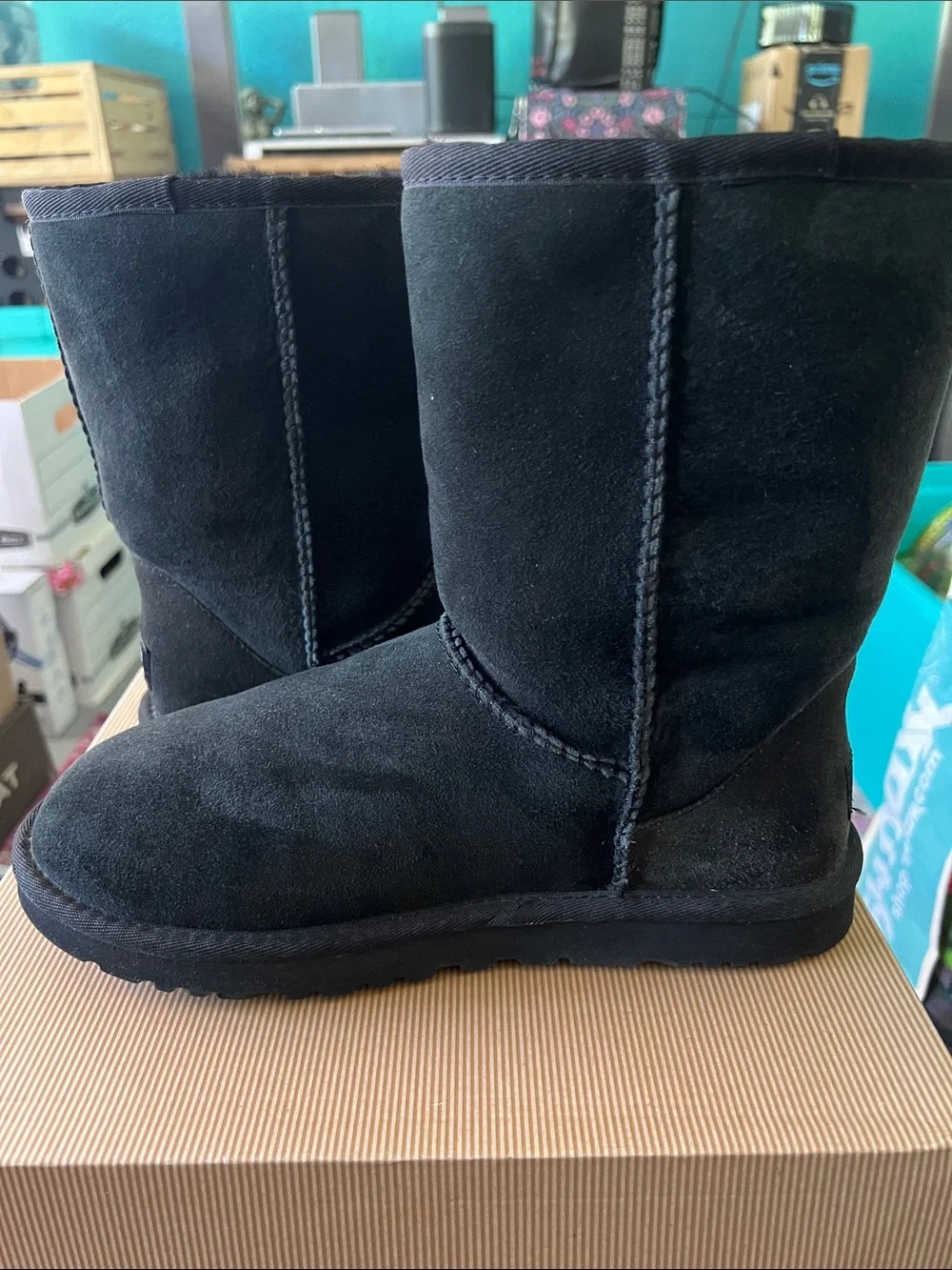 UGG Women’s Classic Short Boot Black, 8